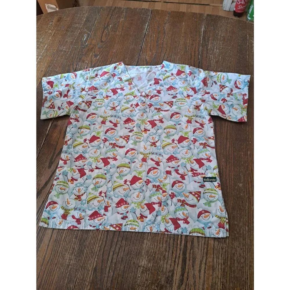 Medium UA Scrubs Snowman Winter Short Sleeve VNeck Scrub Top Shirt with Pockets